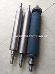 Gia công Trục cao su cốt thép  80x1200 mm cao su xanh